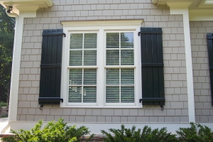 Should I DIY or Hire a Pro? Comparing Shutters!
